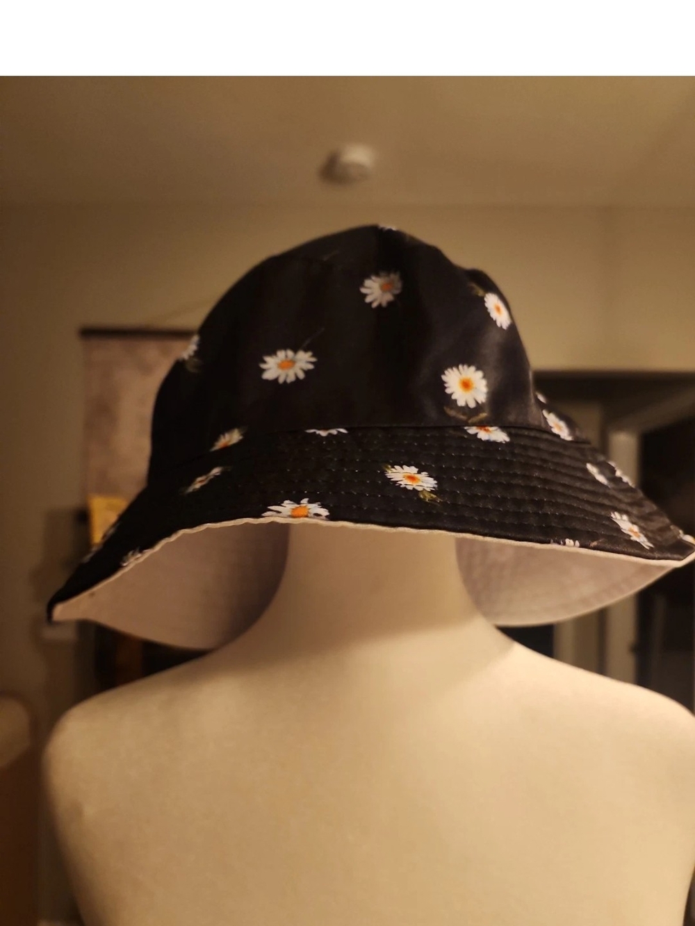 Alice + Olivia Black Daisy Reversible Bucket Hat